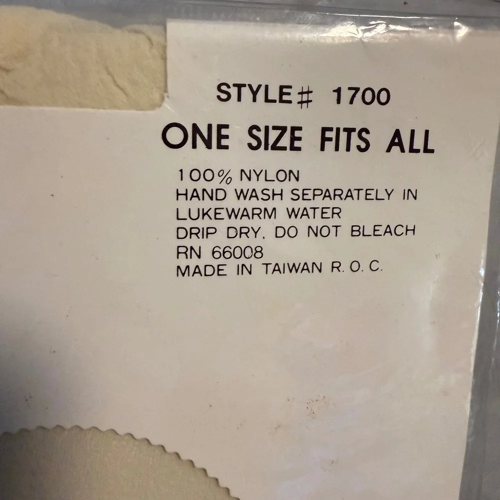Mighty Hugs Super Sheer Pantyhose‎ Style 1700 CD White One Size Fits All NIP